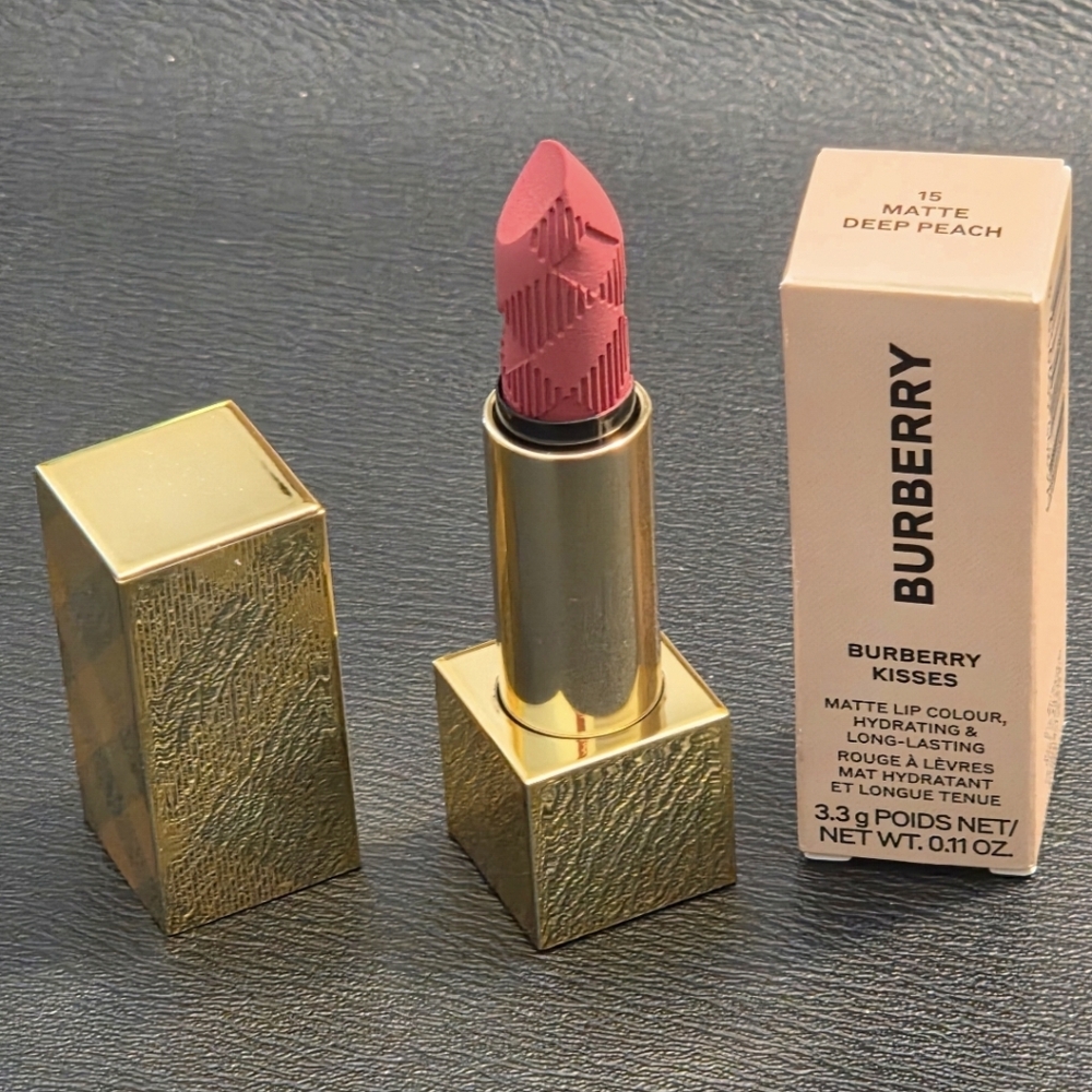 🎁Burberry Kisses Matte Lipstick In Deep Peach